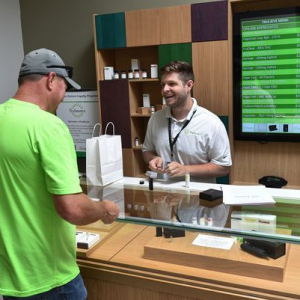 Dispensary in Florida - Eric Hasert