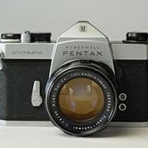 220px-Pentax_Spotmatic_camera_1.jpg