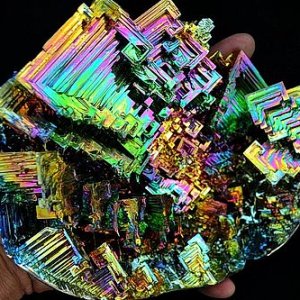 large-bismuth-crystal_400x333.jpg