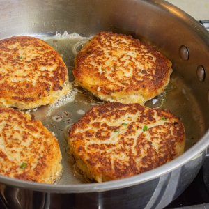 Crab cakes-1.jpg