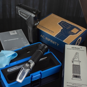 Refractometer and AC infinity IR VPD-1.jpg