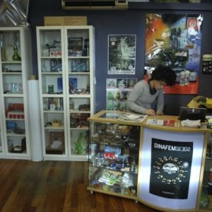 Ainara at Htorena Growshop