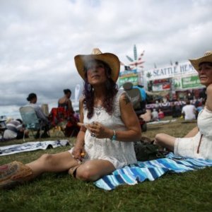 Veronica Livermore and Lizzie DeNully at Seattle Hempfest