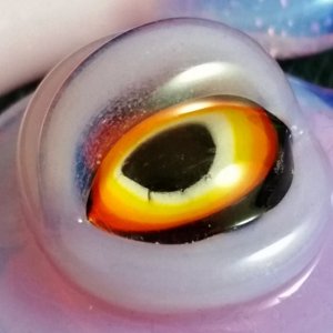 pinkalieneye