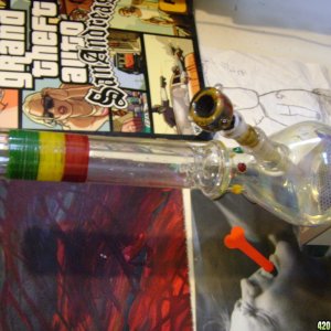 Rasta Colored Bong