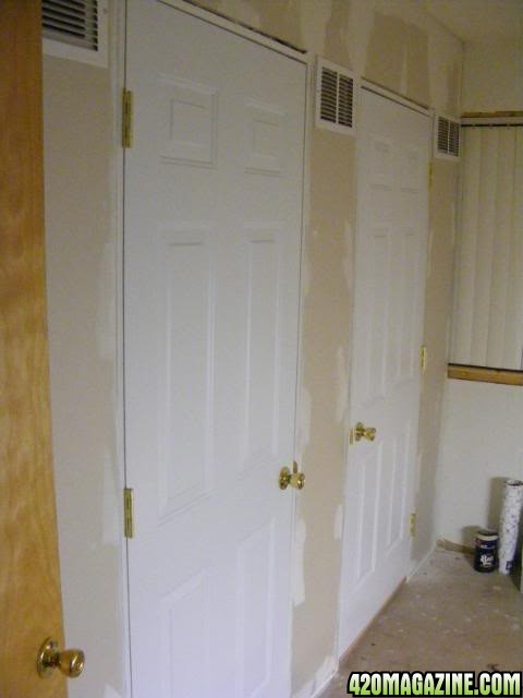 2000W_DualDoorFlowerCloset