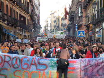 350px-Protests_Madrid_2004_2