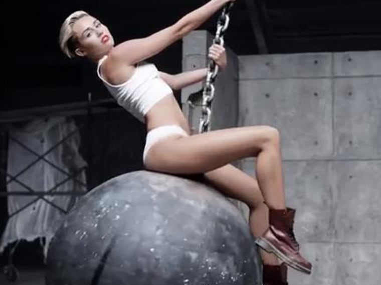 8C8934227-130910-miley-wrecking.jpg