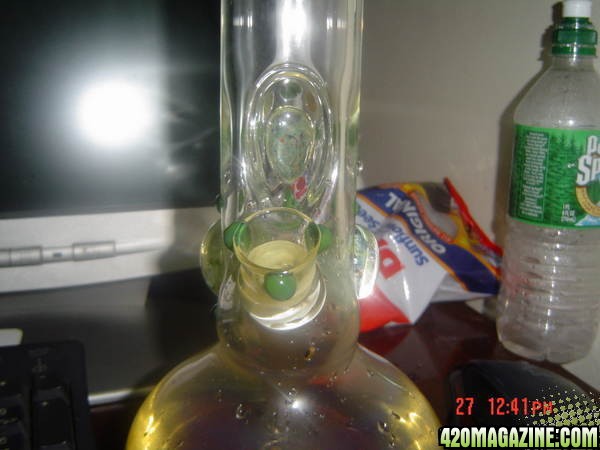 a few more pics of the bong