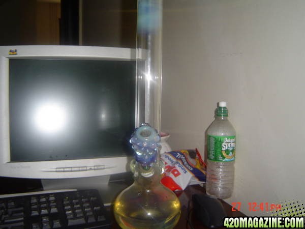 a few more pics of the bong