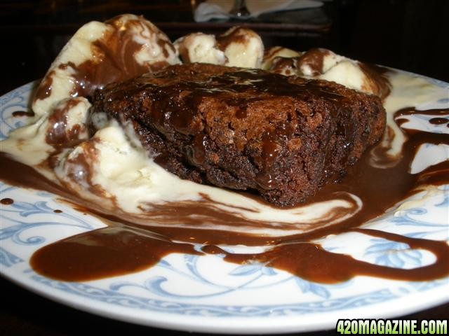 Brownies with hemp icecream