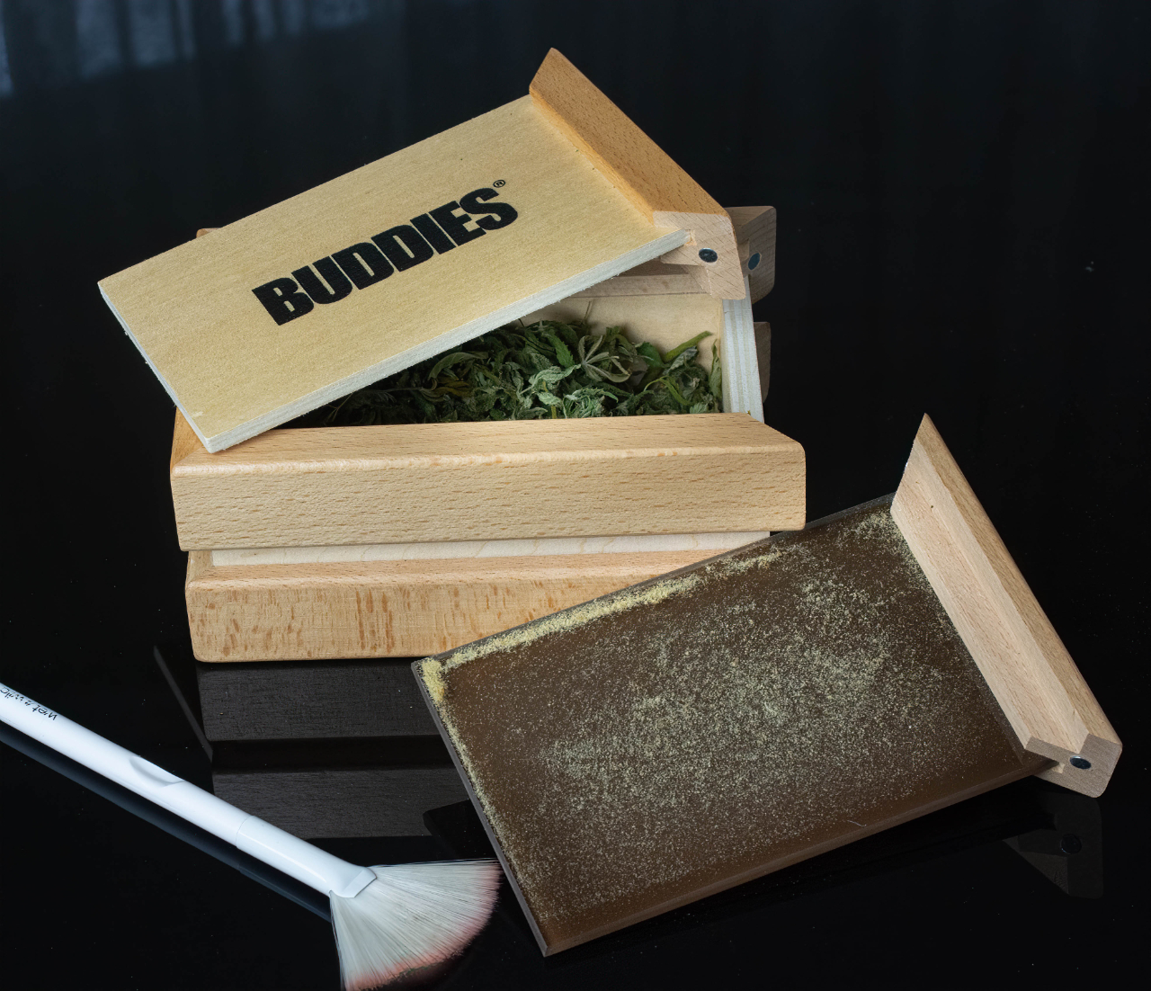 Buddies box and keif-2.jpg