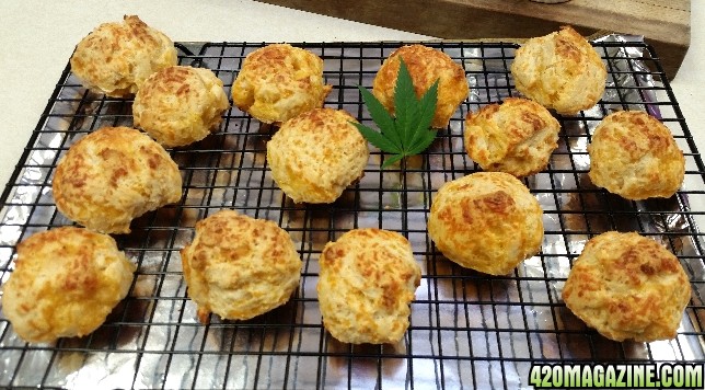 Canna_Cheddar_Bay_Biscuits_1