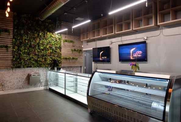 Dispensary in Long Beach - Brittany Murray