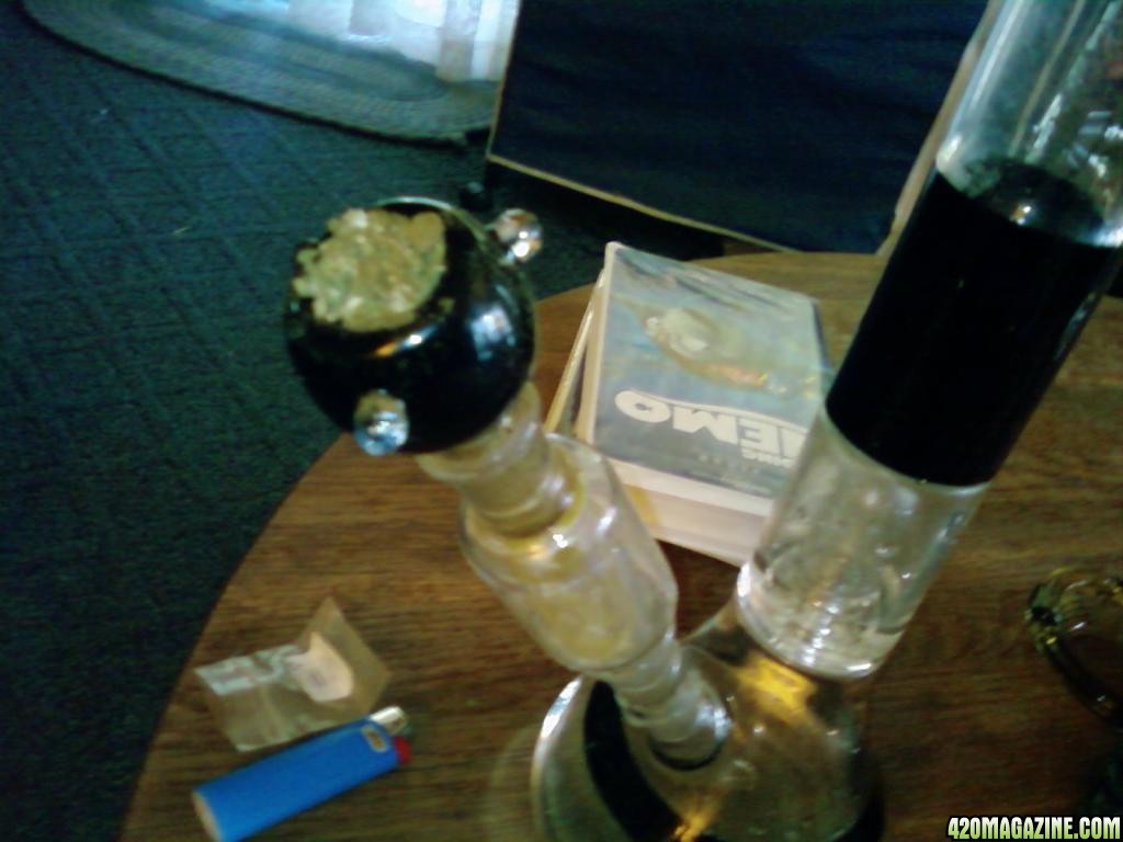 Fat Bong with a fat bowl topped of with hashish