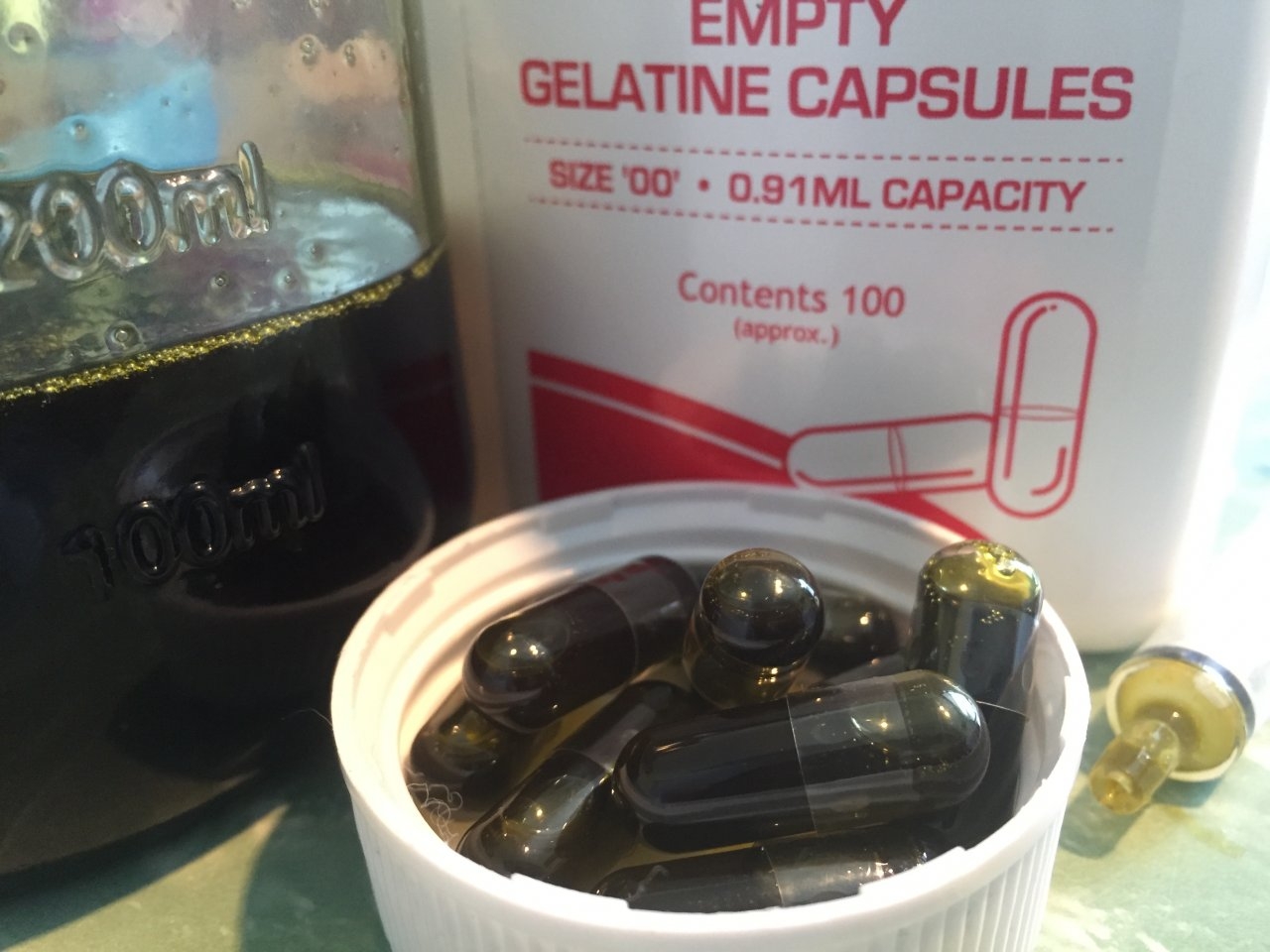 Filling capsules