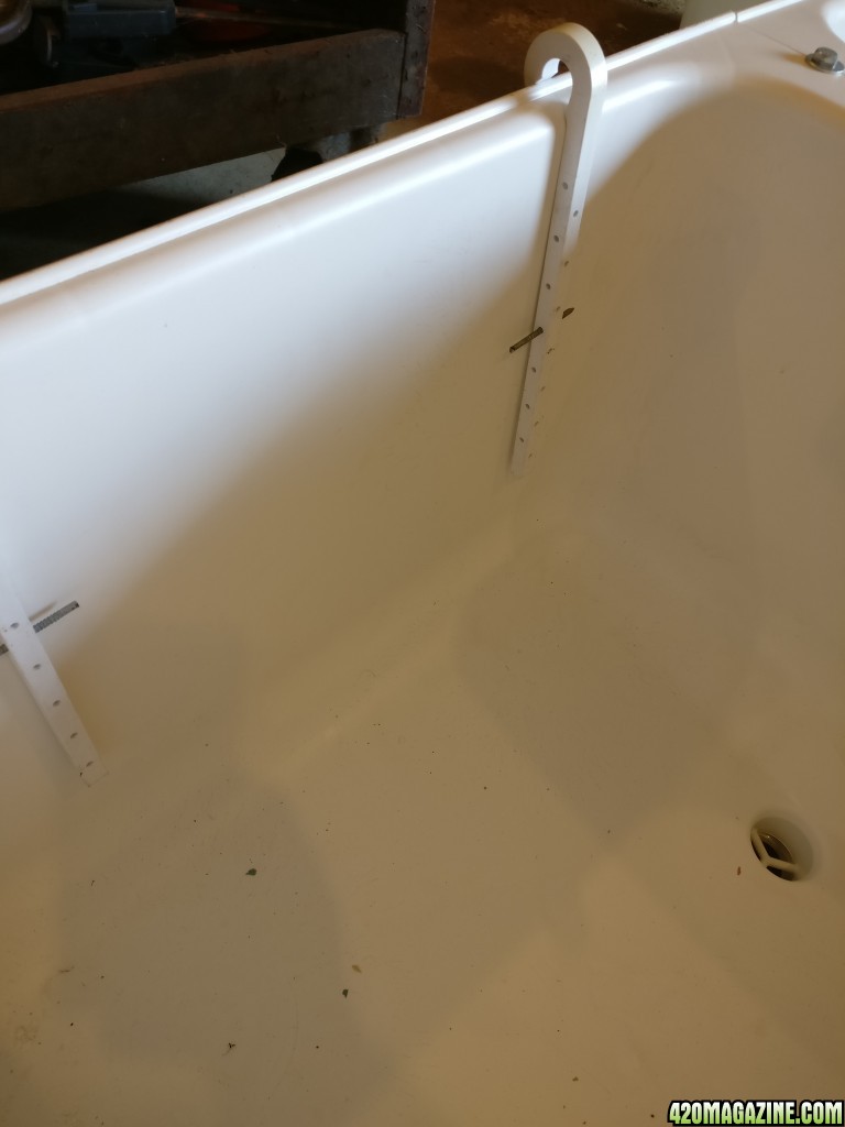 Hangers in tub 2