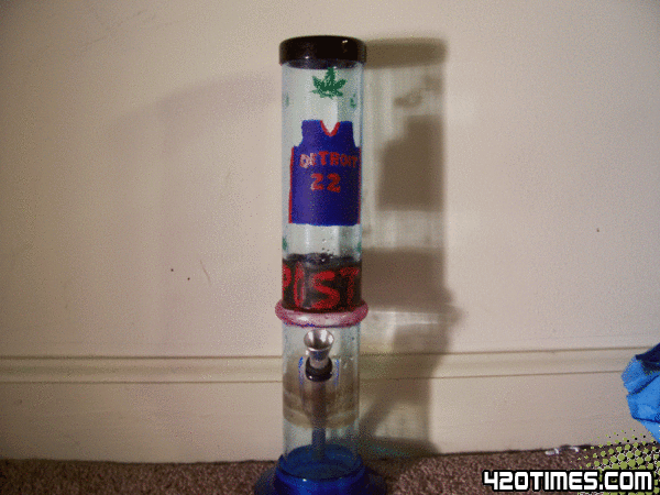 Pistons Bong