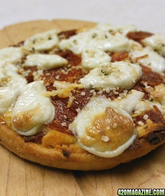 Pizza_with_Canna_Mozzarella