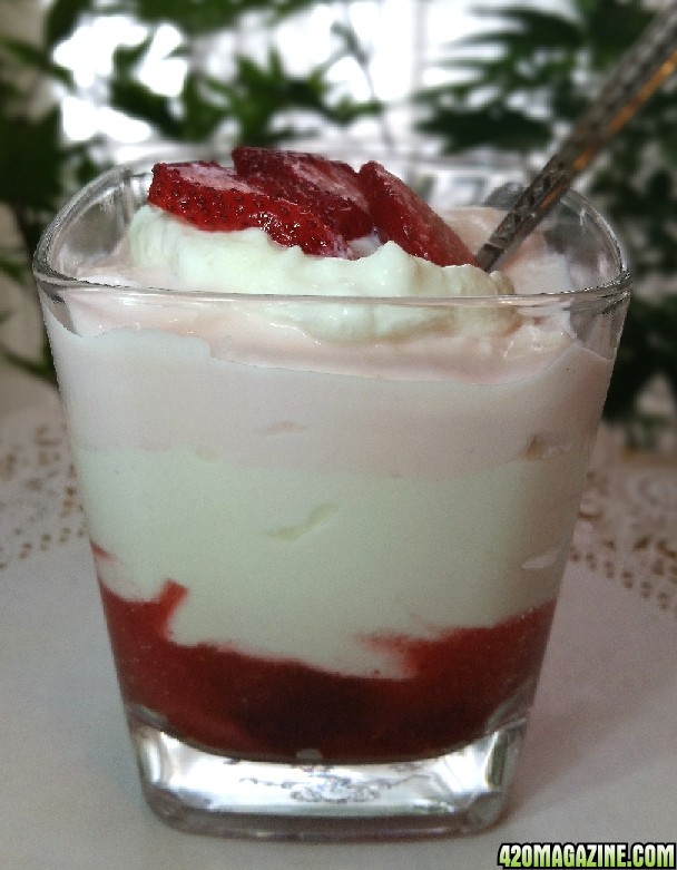 Strawberry_Canna_Yogurt_Breakfast