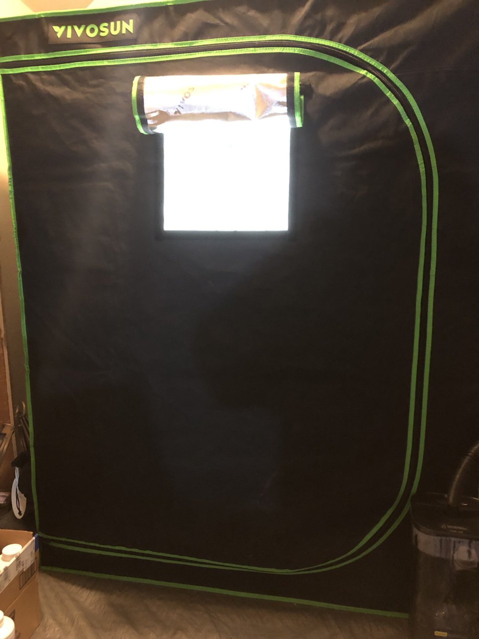 Vivosun 2x4x5 Grow Tent Outside Window Open.jpeg