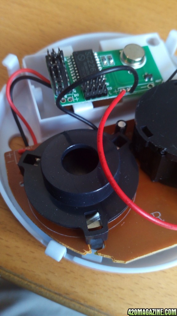 Wireless 433Mhz smoke detector inside