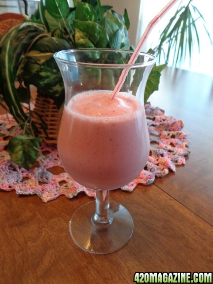 Strawberry_Yogurt_Canna_Smoothie.jpg