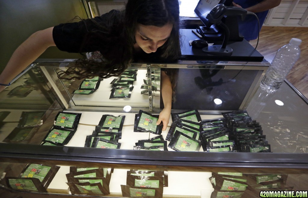 girl_in_washington_pot_shop.jpg